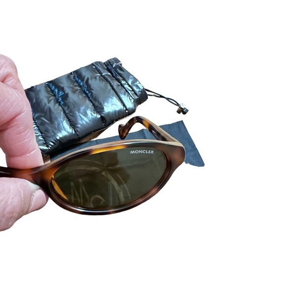 NWOT Moncler oval-frame tortoiseshell acetate sunglasses - Picture 8 of 10